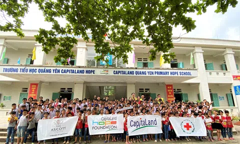 CapitaLand trao tặng bộ chăm sóc sức khỏe phòng chống COVID-19 cho hơn 1.400 em học sinh thuộc 4 trường CapitaLand Hope tại Việt Nam